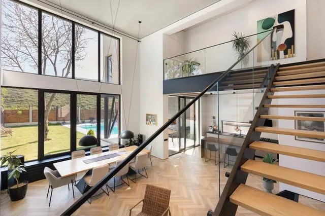 House, Saburtalo